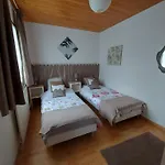 Prázdninový dům Des Vignes Au Calme, 2 Ch, Terrasse, Animaux Admis, Parking, Recharge Ve - Fr-1-584-164 Velle-sur-Moselle